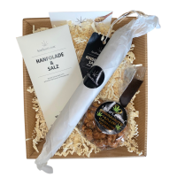Geschenkkörbchen "Hanf Leckerei" gefüllt mit Rindersalami mit Hanfsamen, Hanfschokolade mit Salz und gebrannten Cashewkernen mit Hanfsamen
