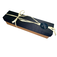 Geschenkbox "Hanf Spirit Glück" gefüllt mit Hanfgeist, Hanflikör und handgeschöpften Schokoladentropfen mit Hanfsamen